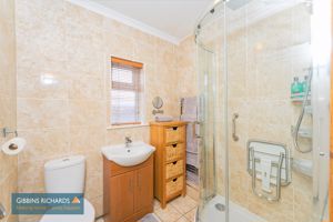 Shower room- click for photo gallery